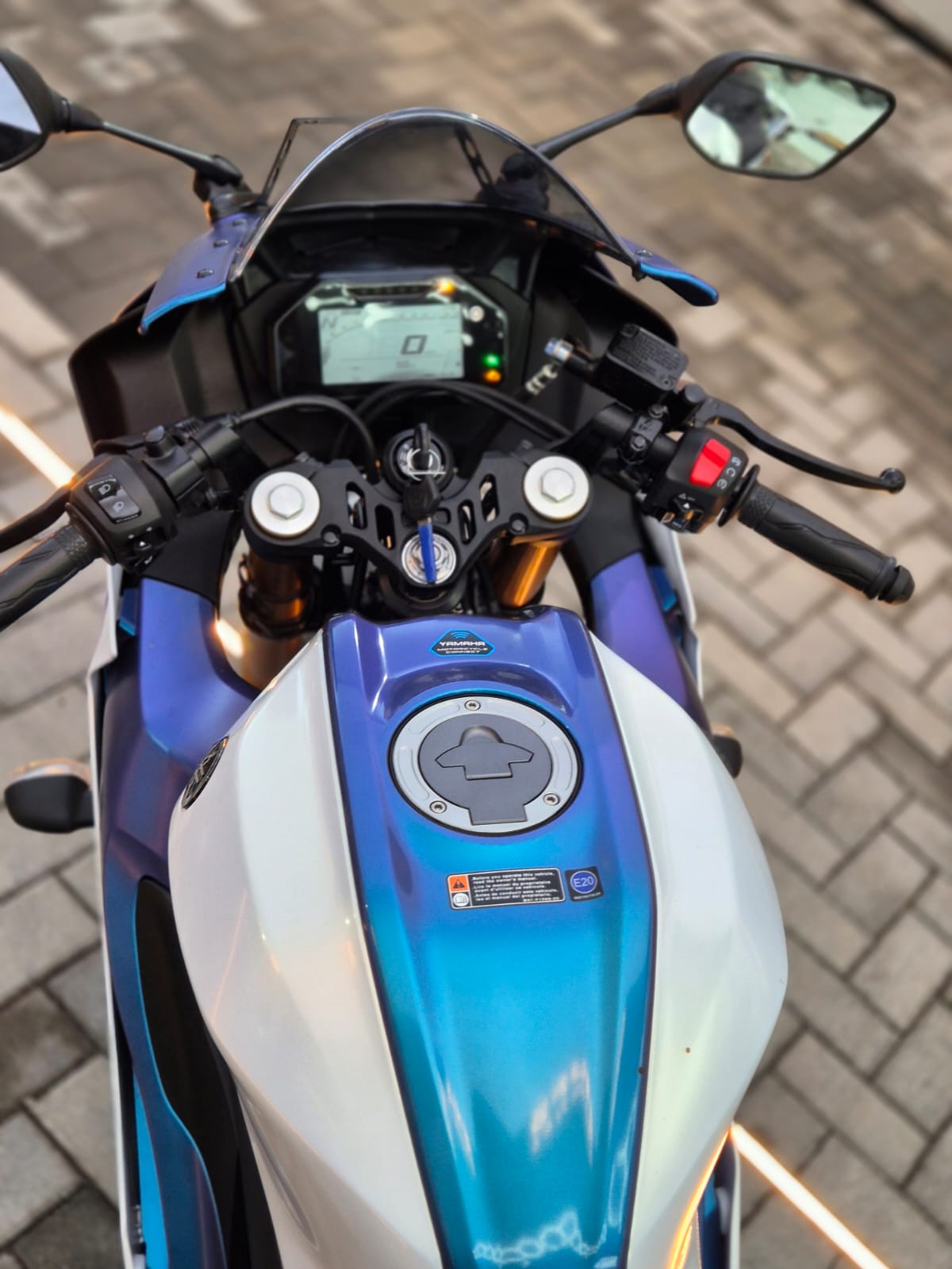 YAMAHA R15 V4 ME1RGA925T0028775