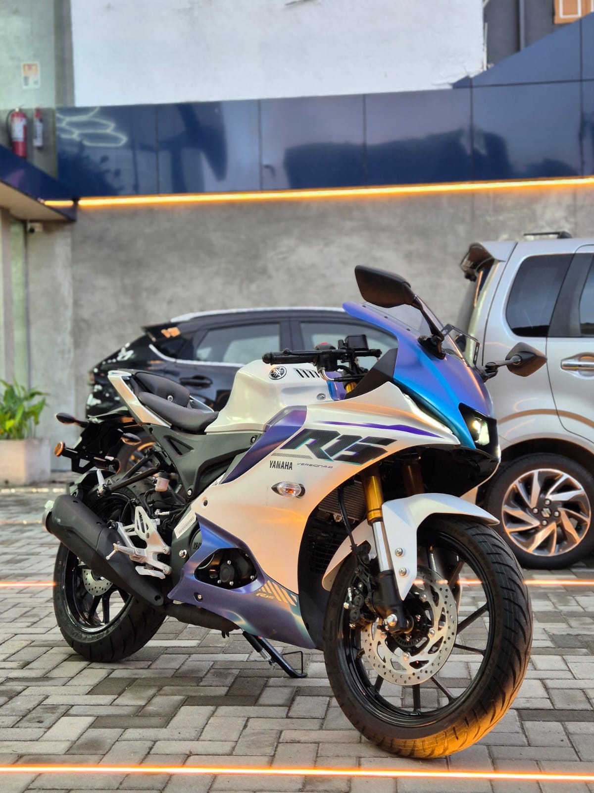 YAMAHA R15 V4 MAT YELLOWISH WHITE
