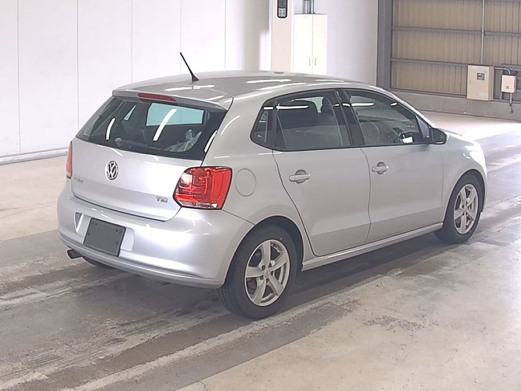 2011 VW POLO 9063