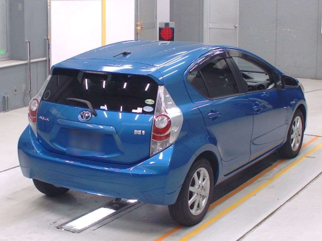 2012 TOYOTA AQUA NHP10-2141558