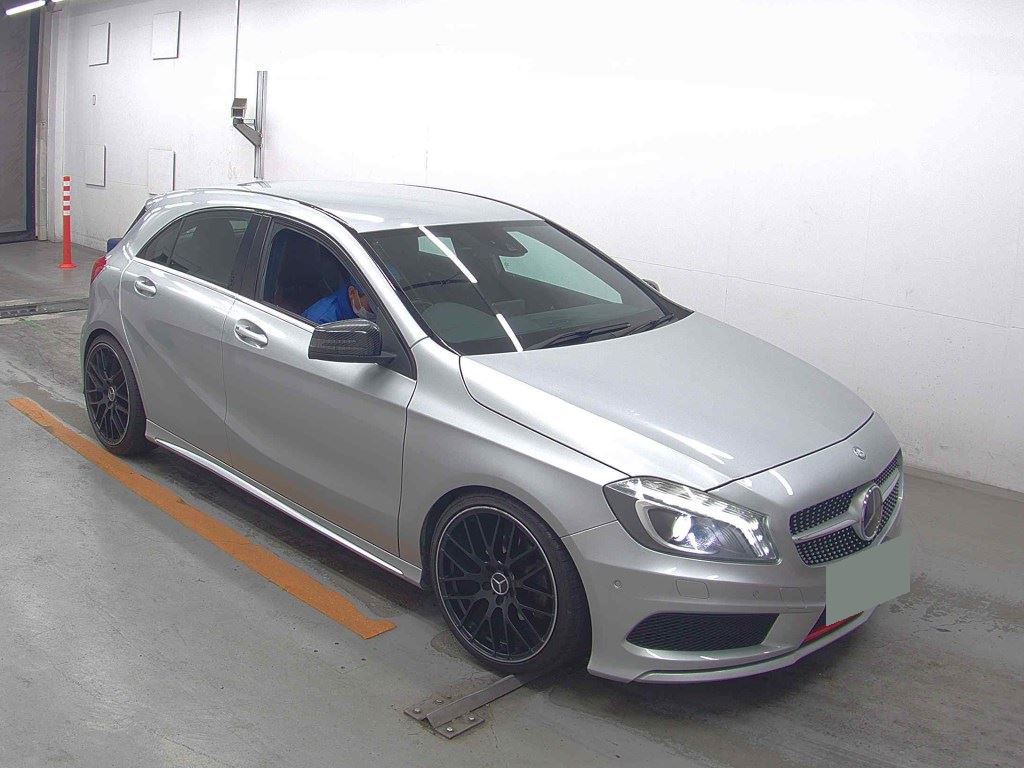 2013 MERCEDES A180 WDD1760422J136352