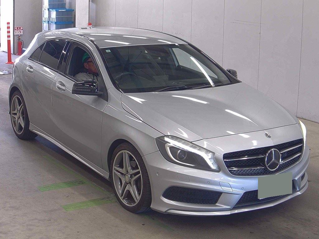 2013 MERCEDES A180 SPORTS WDD1760422J088375