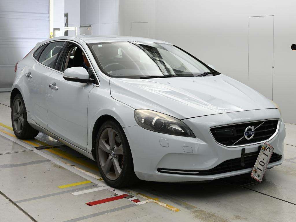 2013 VOLVO V40 YV1MV485BE2115549