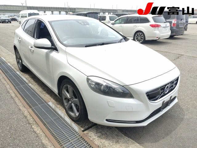 2013 VOLVO V40 YV1MV485BE2087631