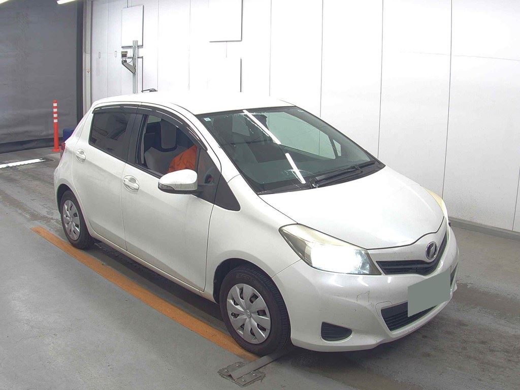 2011 TOYOTA VITZ NSP130-2013924