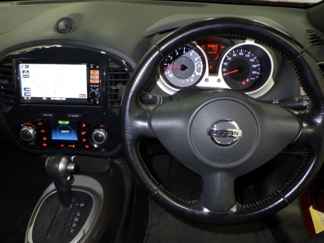 2011 NISSAN JUKE YF15-047893
