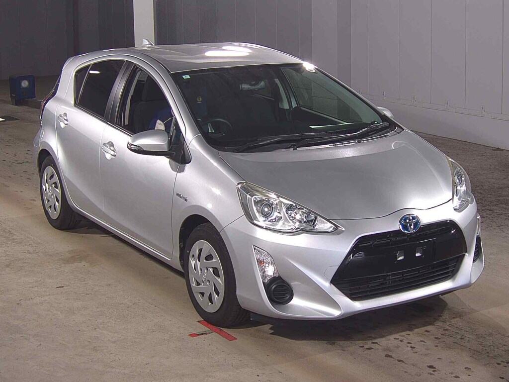 2017 TOYOTA AQUA NHP10-6611712