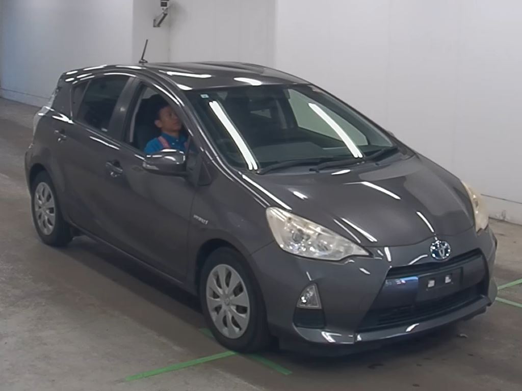 2013 TOYOTA AQUA NHP10-2247205