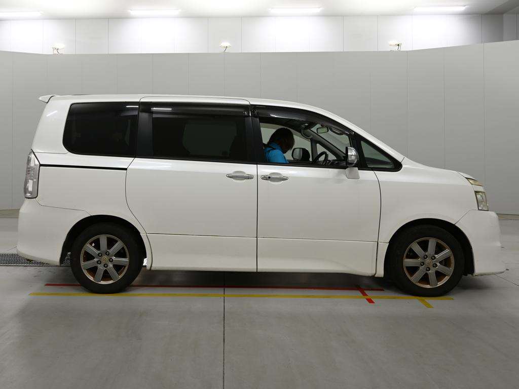 2009 TOYOTA VOXY ZRR70-0265314