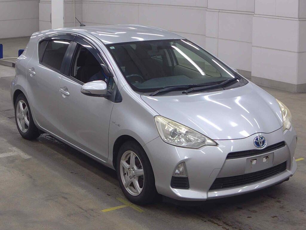 2013 TOYOTA AQUA NHP10-2282563