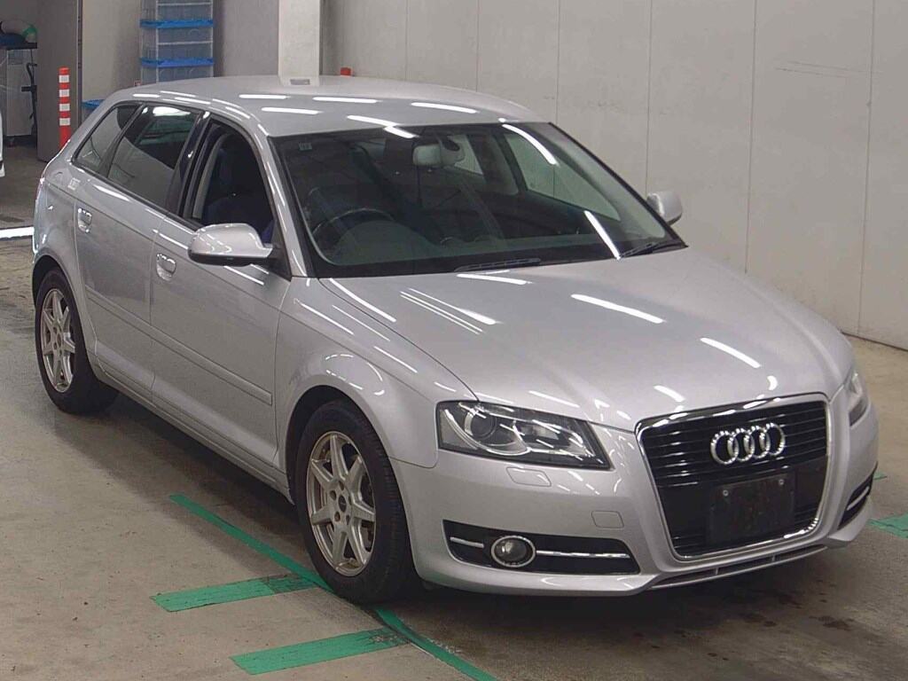 2011 AUDI A3 5D WAUZZZ8P8CA060817