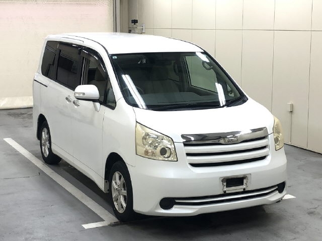 2009 TOYOTA NOAH ZRR70G-0236375