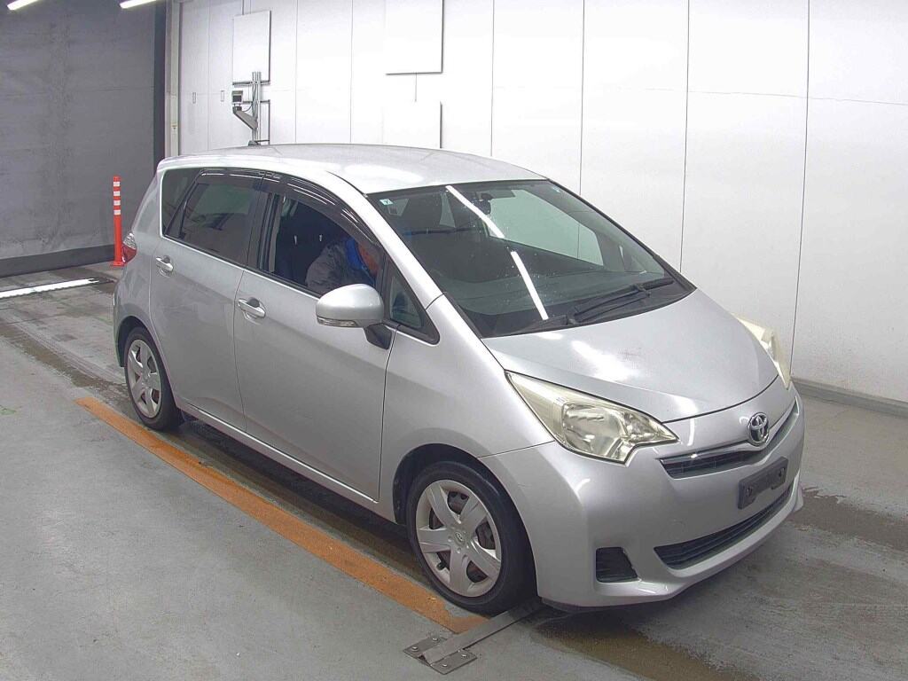 2011 TOYOTA RACTIS NCP120-2023667