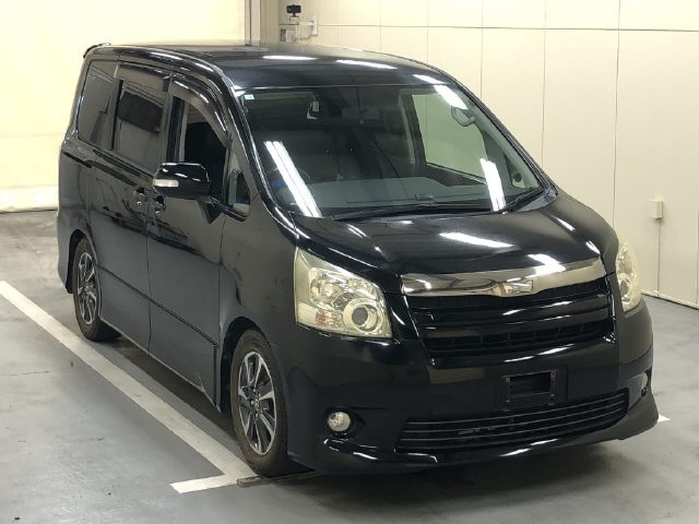 2008 TOYOTA NOAH ZRR70-0135656