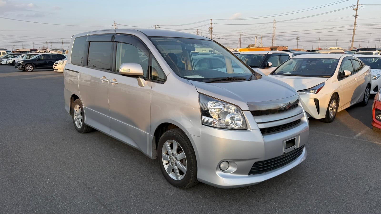 2007 TOYOTA NOAH ZRR70-0064590
