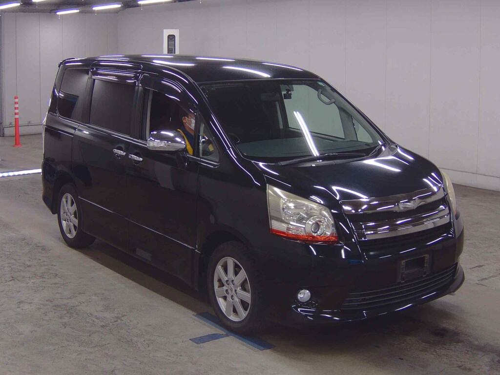 2010 TOYOTA NOAH ZRR70-0296183