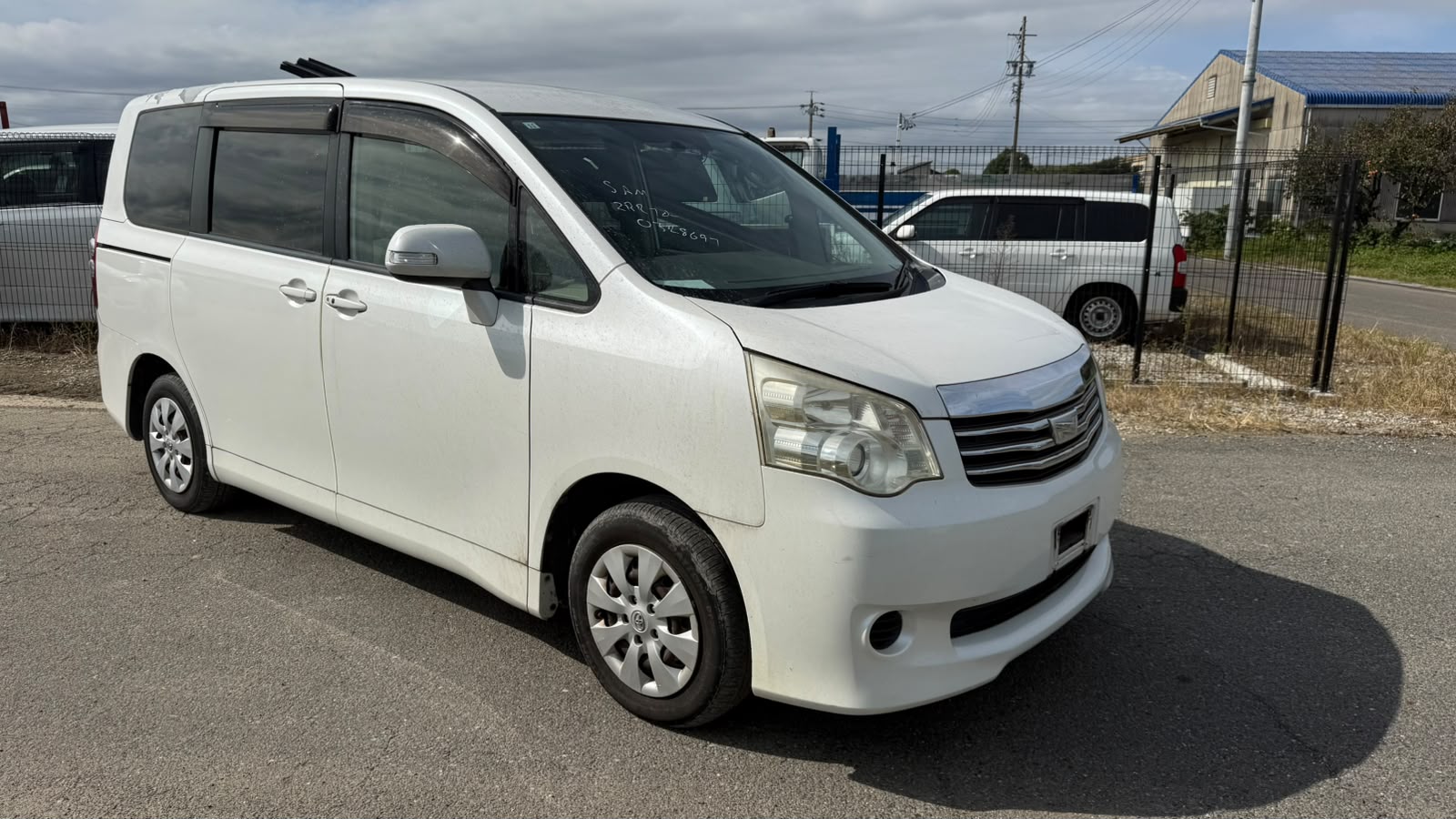 2010 TOYOTA NOAH ZRR70-0328697