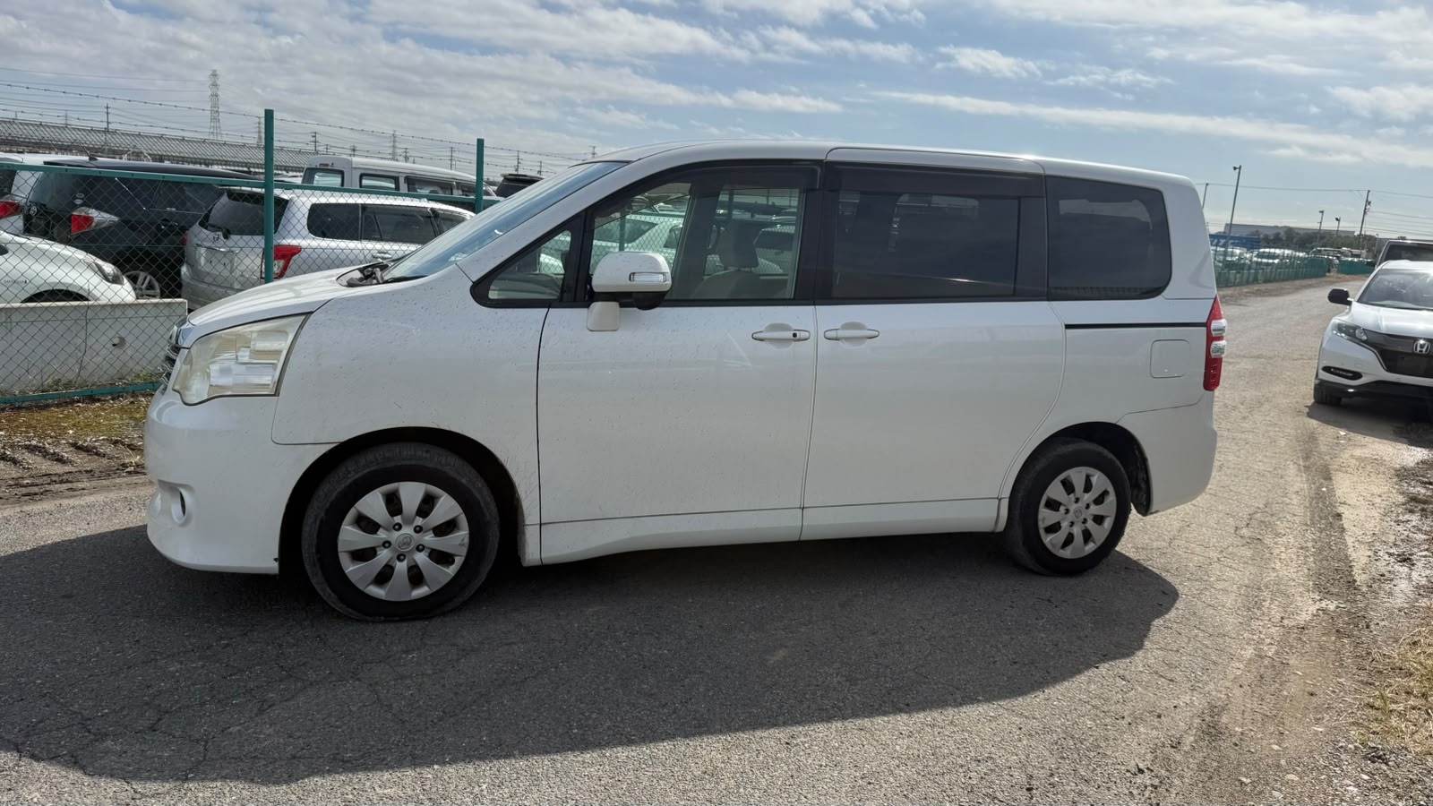2010 TOYOTA NOAH ZRR70-0328697
