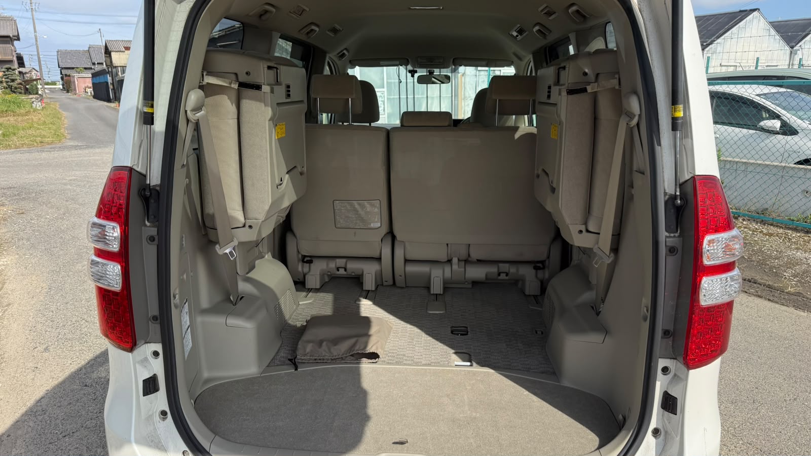 2010 TOYOTA NOAH ZRR70-0328697