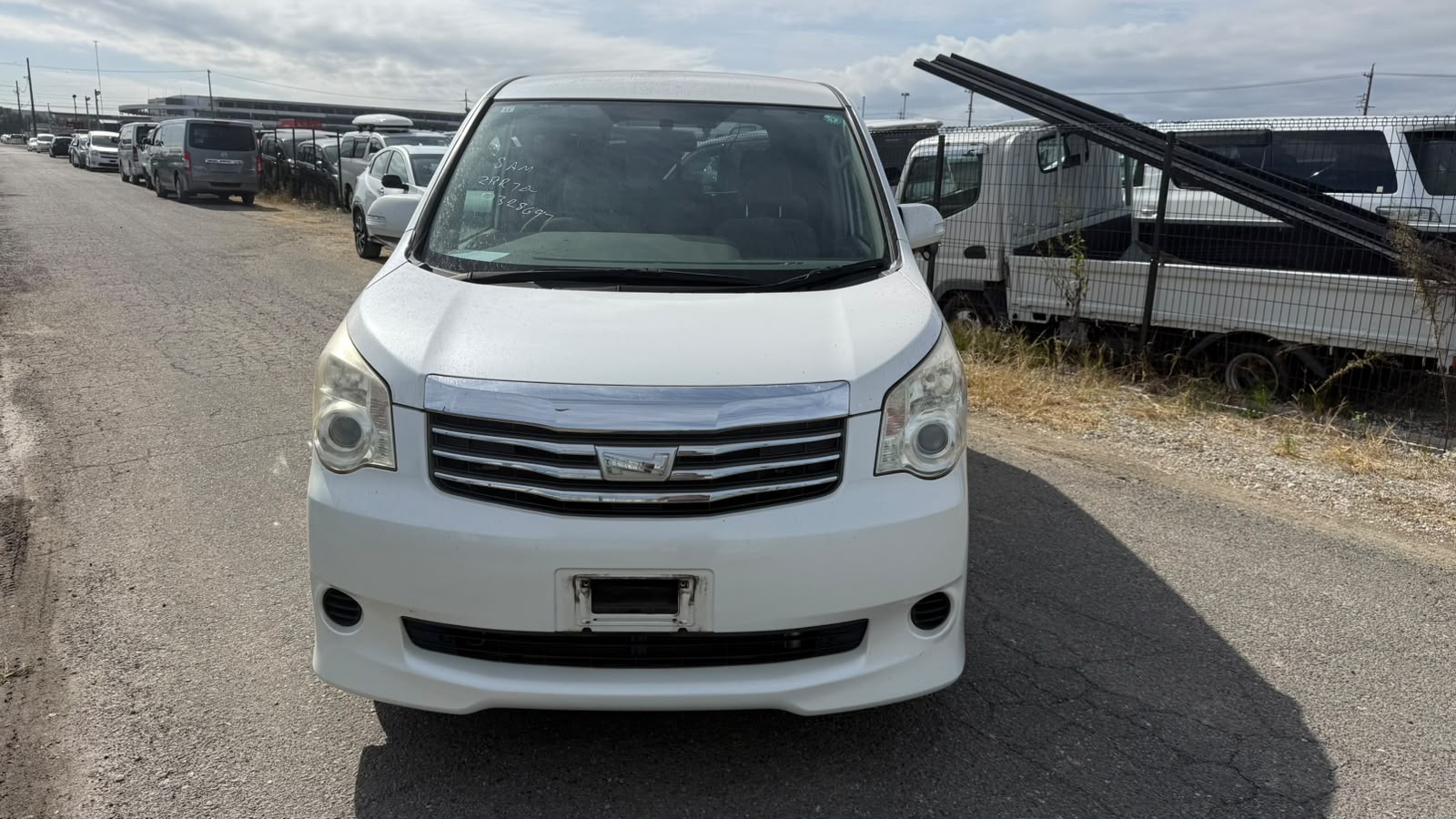 2010 TOYOTA NOAH ZRR70-0328697