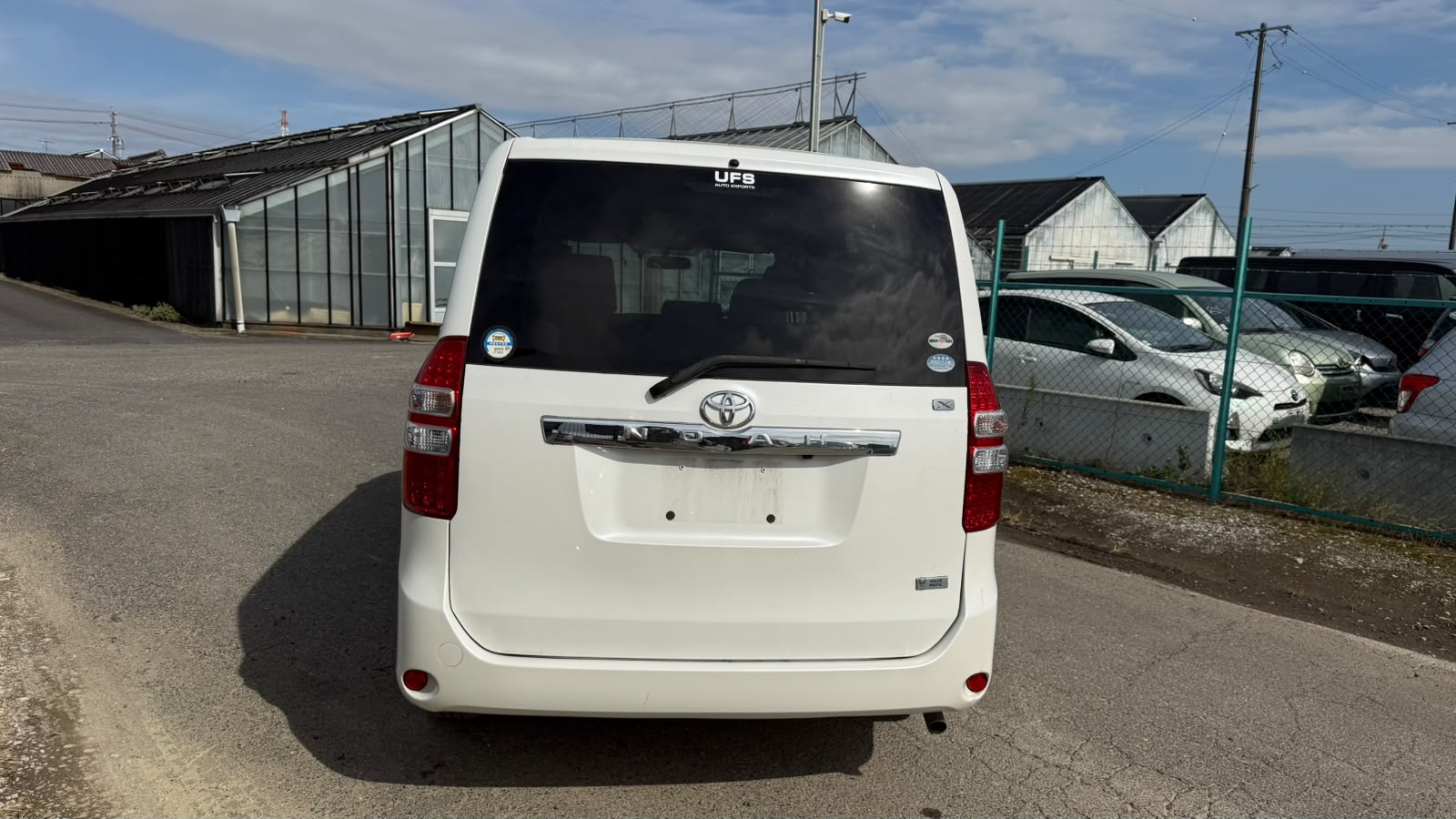 2010 TOYOTA NOAH ZRR70-0328697