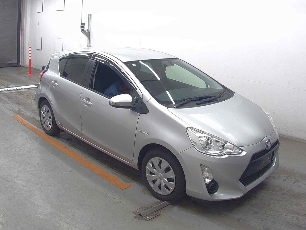 2017 TOYOTA AQUA NHP10-6593377