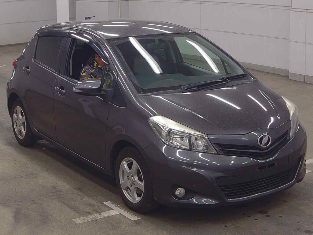 2011 TOYOTA VITZ NSP130-2033791
