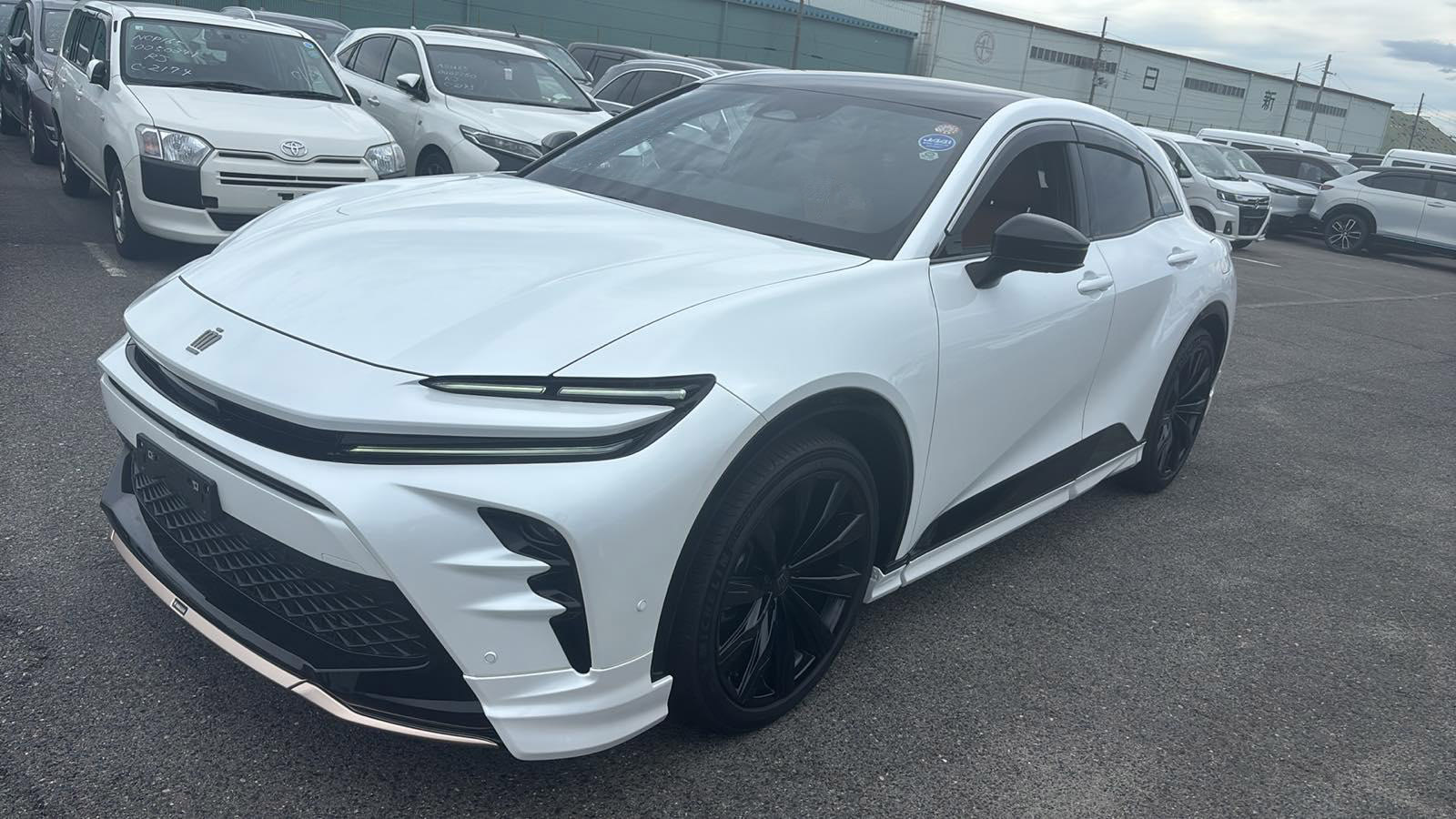 Front view of Toyota Crown luxury sedan Sri Lanka