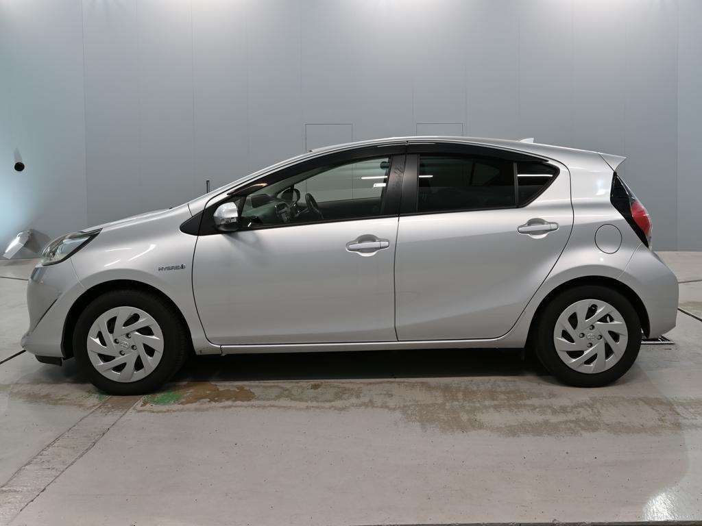 2017 TOYOTA AQUA NHP10-6664049