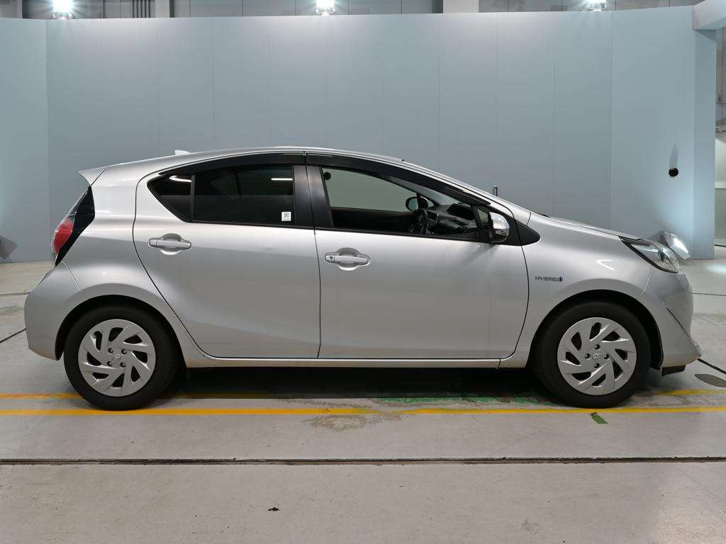 2017 TOYOTA AQUA NHP10-6664049