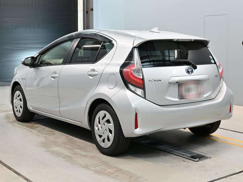 2017 TOYOTA AQUA NHP10-6664049