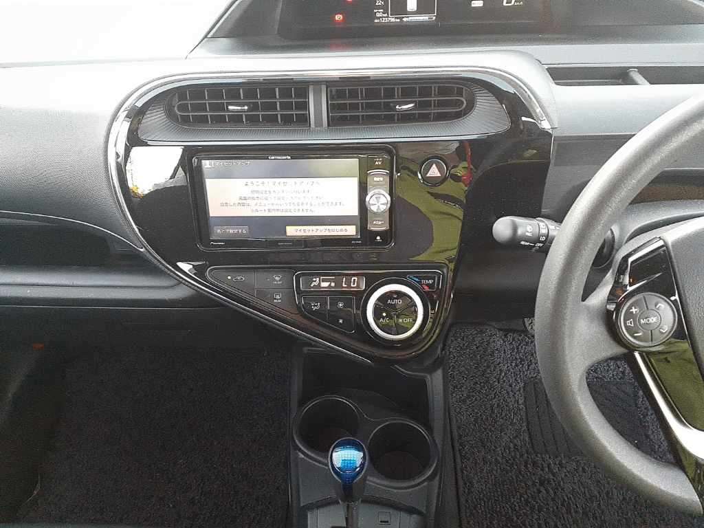 2017 TOYOTA AQUA NHP10-6656230