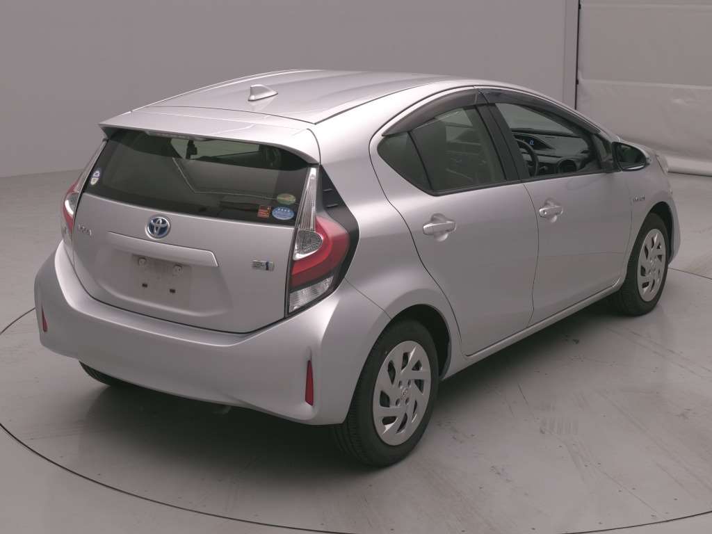 2017 TOYOTA AQUA NHP10-6637773