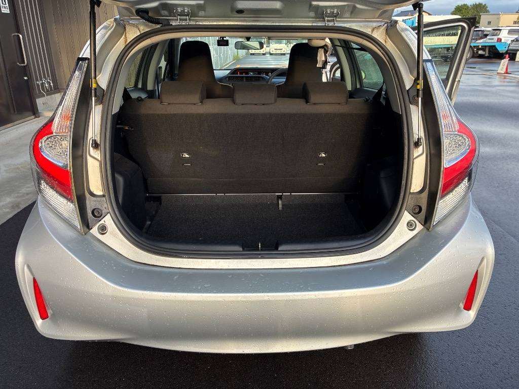 2017 TOYOTA AQUA NHP10-6637773