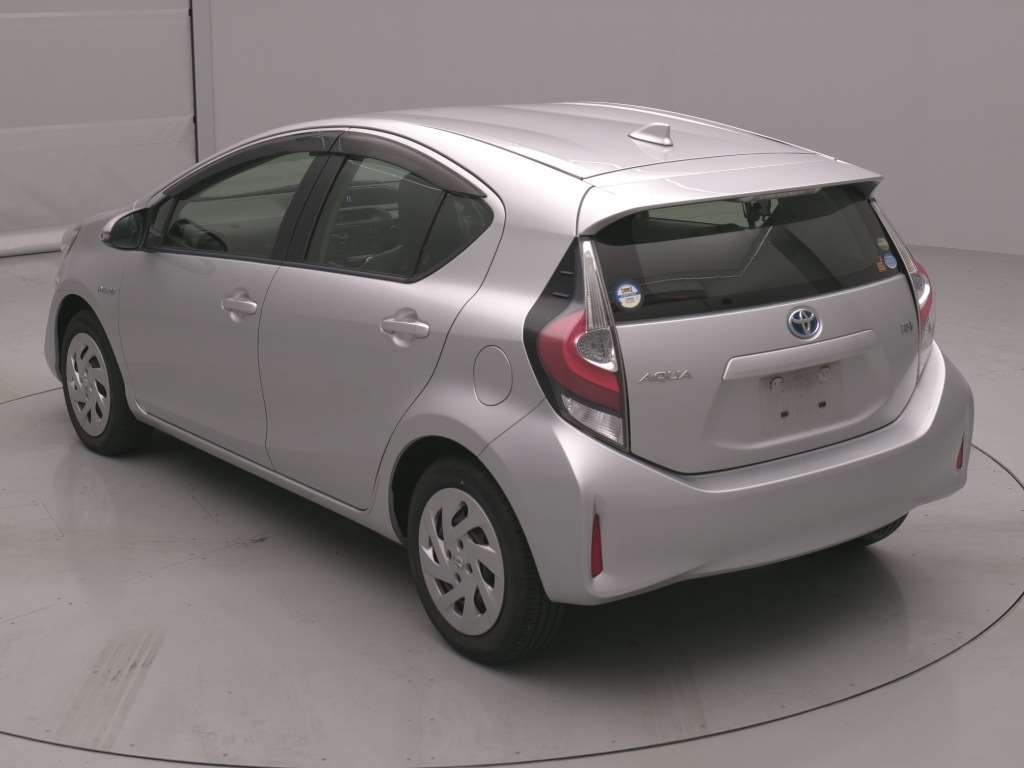 2017 TOYOTA AQUA NHP10-6637773