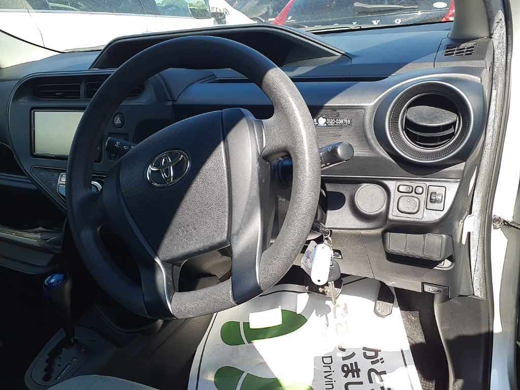2017 TOYOTA AQUA NHP10-6624268