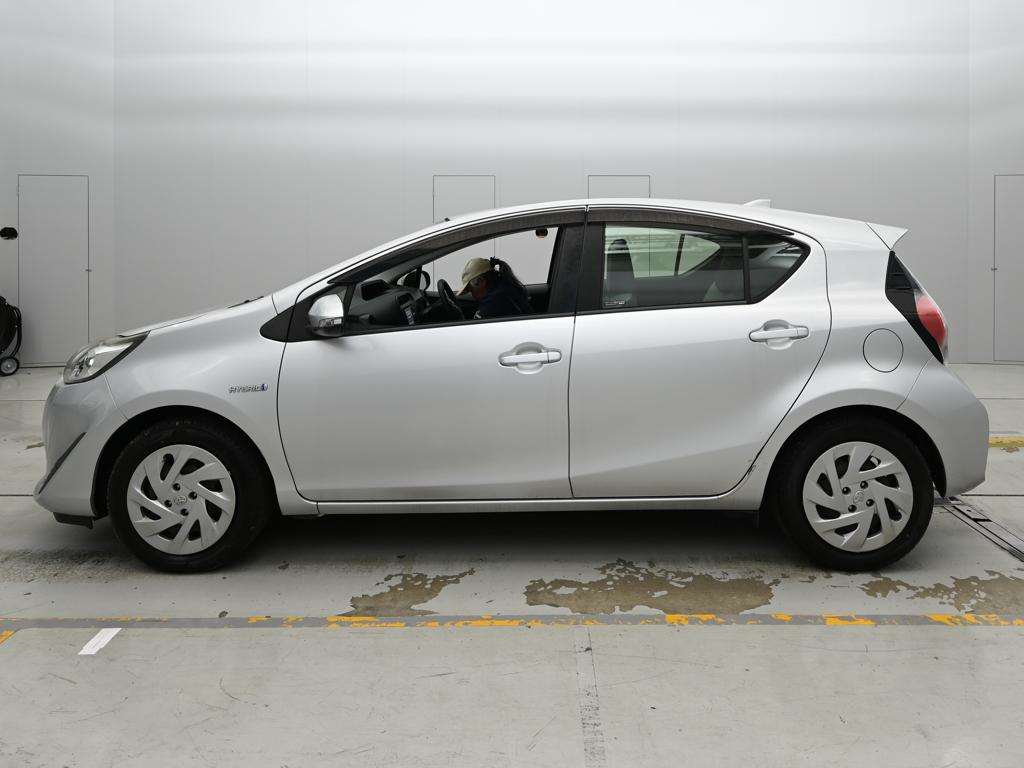 2017 TOYOTA AQUA NHP10-6624268