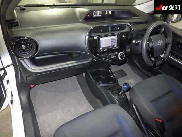 2017 TOYOTA AQUA NHP10-6644446
