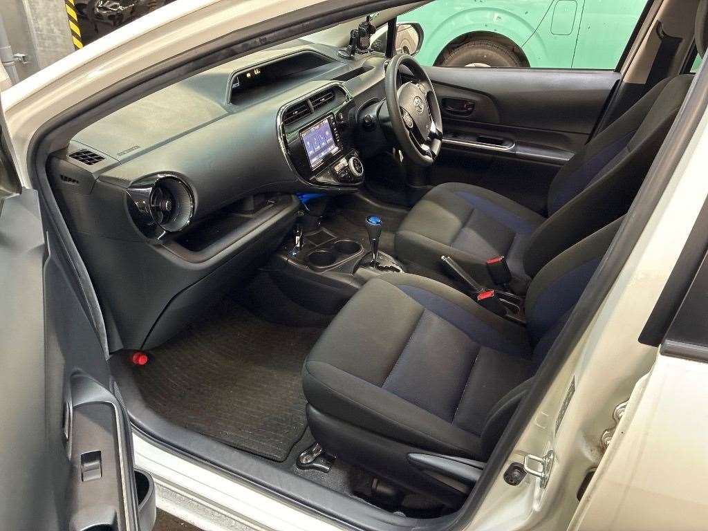 2019 TOYOTA AQUA NHP10-2639884
