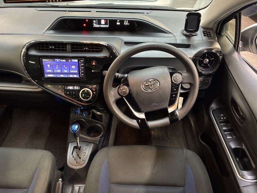 2019 TOYOTA AQUA NHP10-2639884