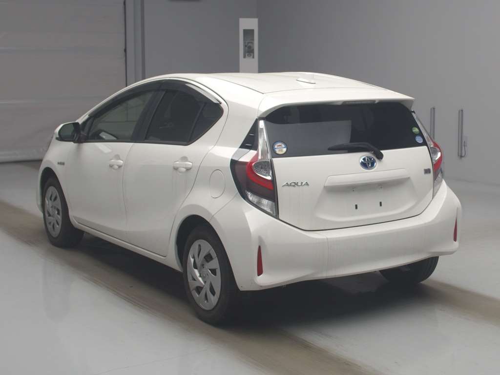 2019 TOYOTA AQUA NHP10-2639884