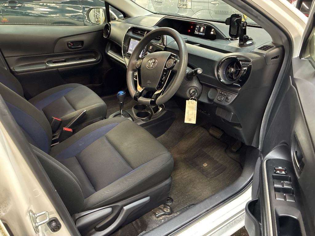 2019 TOYOTA AQUA NHP10-2639884