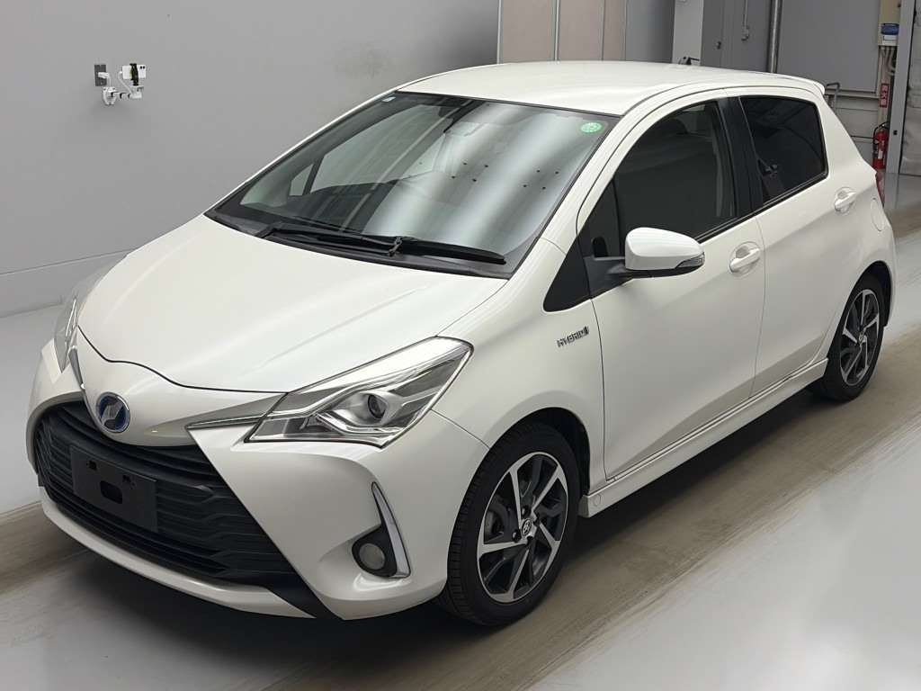 2017 TOYOTA VITZ NHP130-2027756