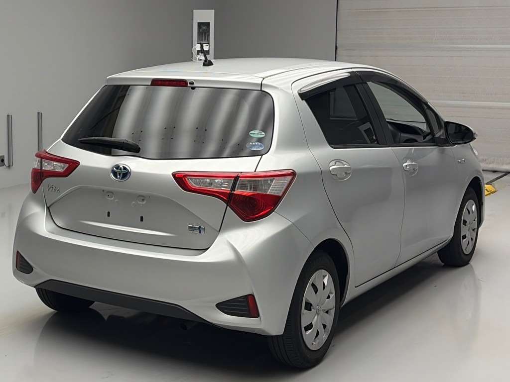 2017 TOYOTA VITZ NHP130-2025187