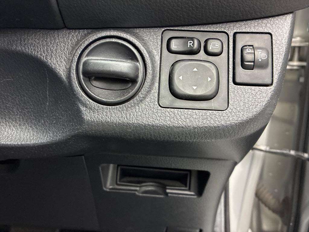 2017 TOYOTA VITZ NHP130-2025187