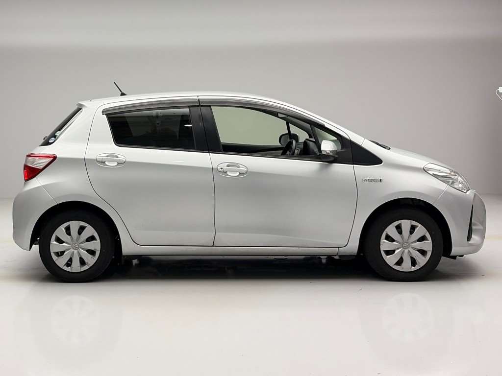 2017 TOYOTA VITZ NHP130-2025187