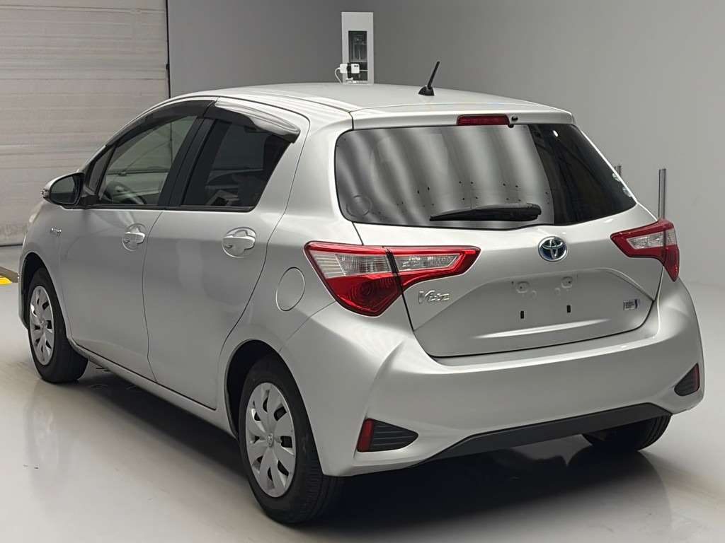 2017 TOYOTA VITZ NHP130-2025187