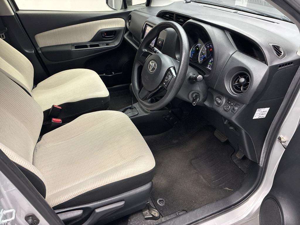 2017 TOYOTA VITZ NHP130-2025187