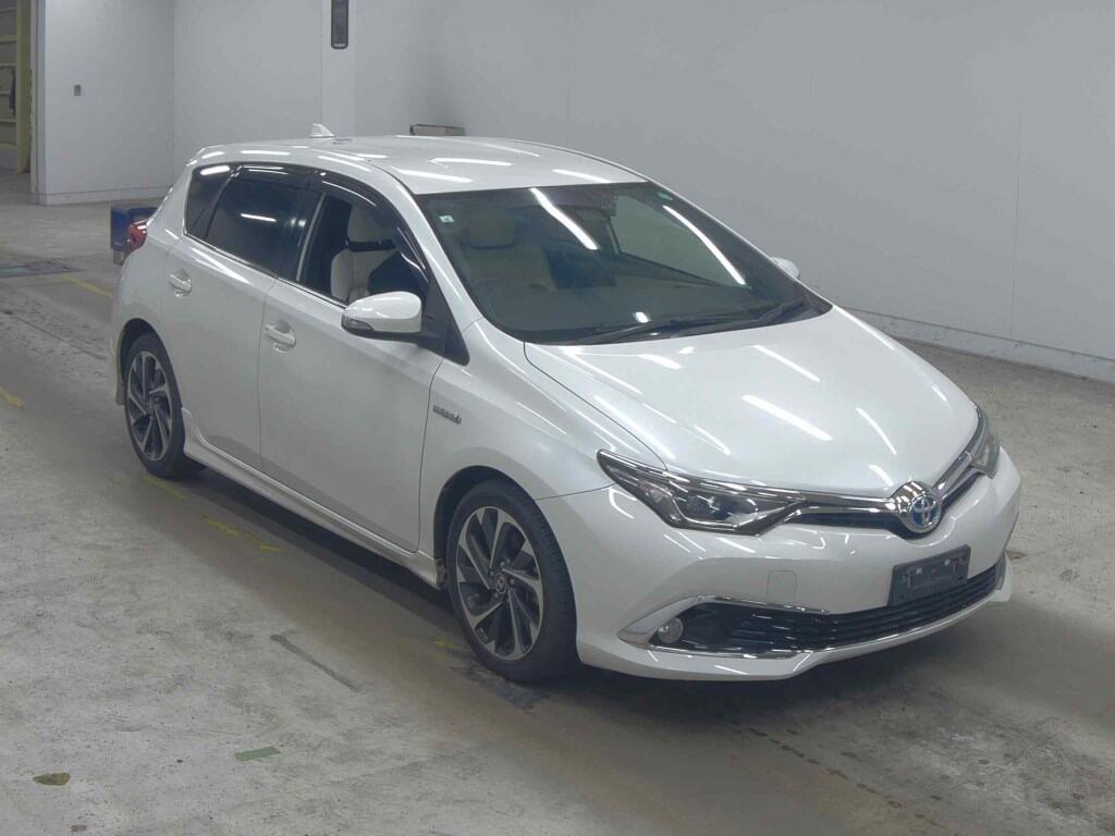 2017 TOYOTA AURIS ZWE186-1008675