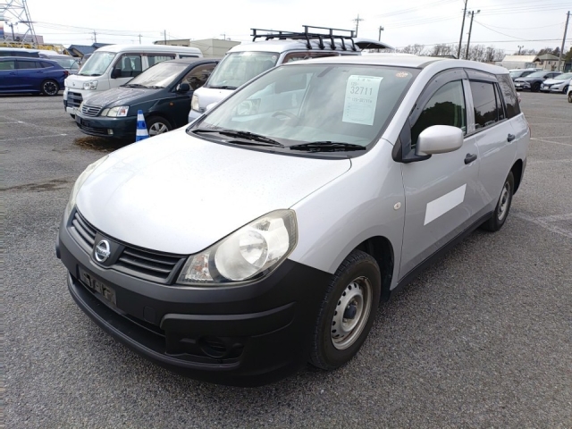 2017 NISSAN AD VY12-225130